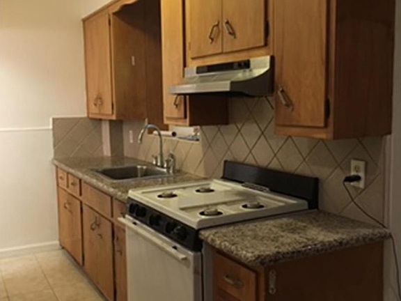 2nd image of 19 Jackson Pl APT 1
