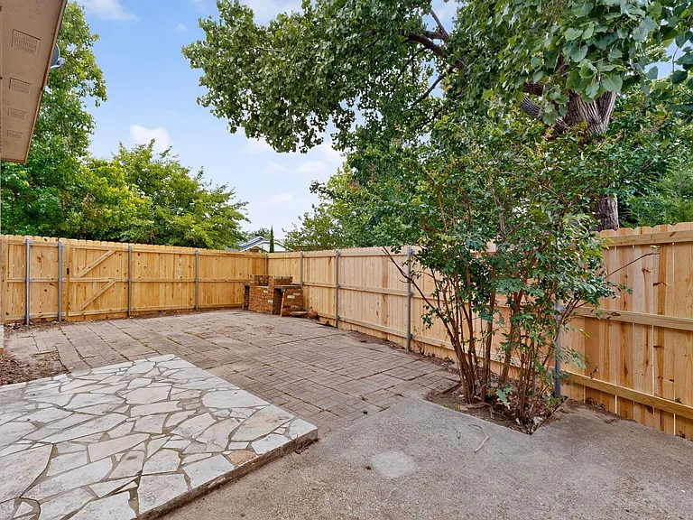 2521 Winter Oak St — Photo 34