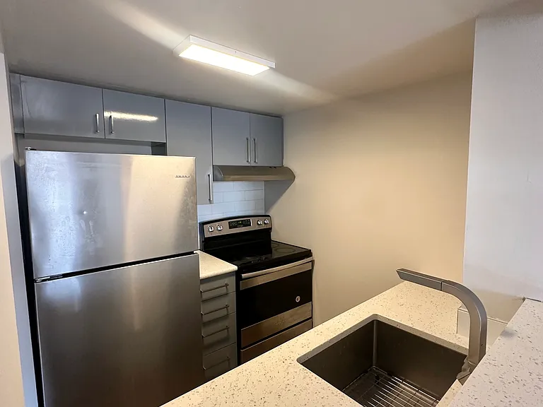 Luxe Tower apartments — Photo 20