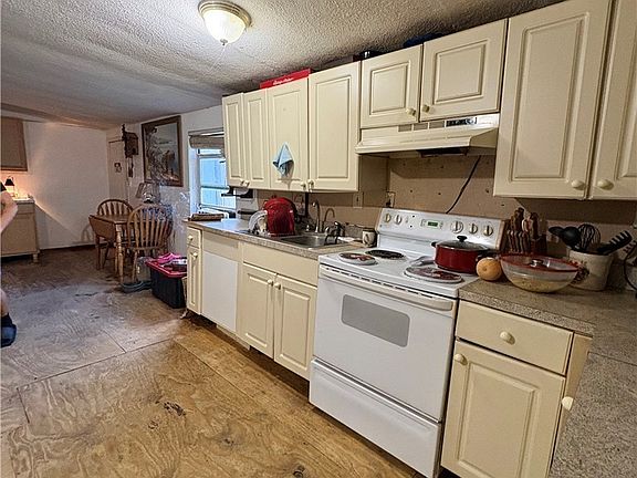 3rd image of 175 N Quebrada St