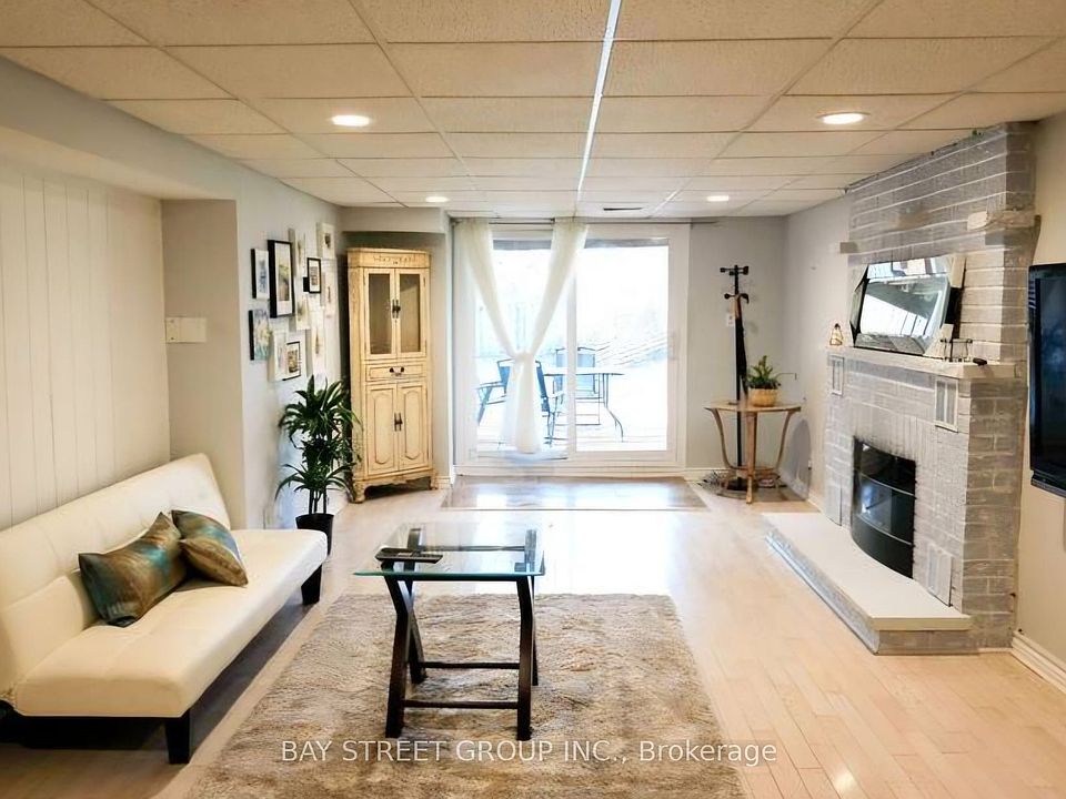1st image of 2082 Burbank Dr