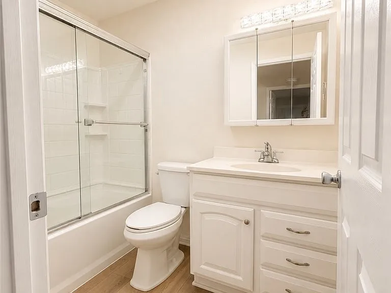 10636 Woodley Ave #43 — Photo 16