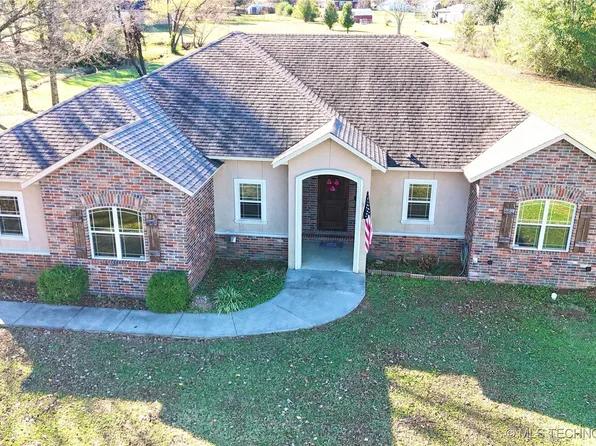 1714 E Old Military Rd, Stigler, OK 74462