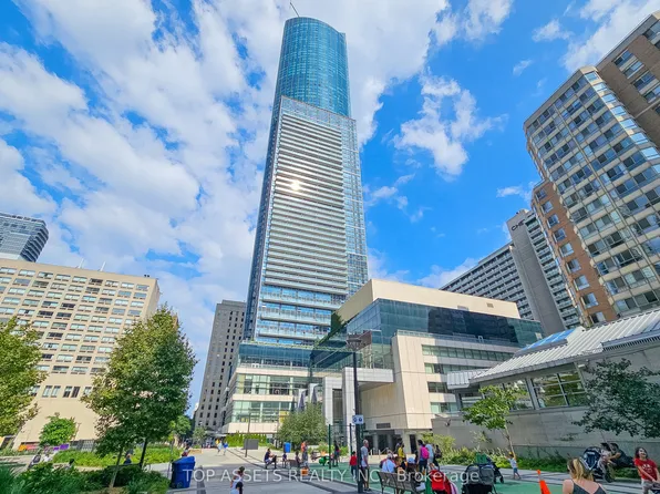 388 Yonge St, Toronto, ON