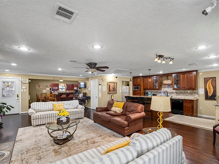 18718 Vickers Rd — Photo 11