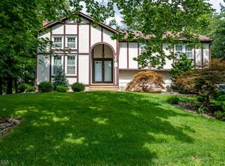 4 Cardinal Ct S, Kendall Park, NJ 08824