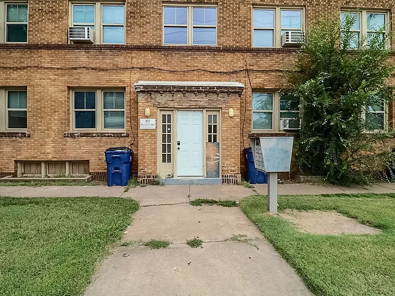 306 E Pine St — Photo 9