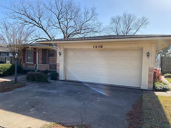 3rd image of 2120 Belmont Park Dr