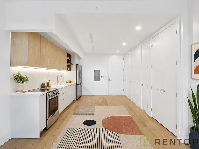 597 Grand St #628 — Photo 2