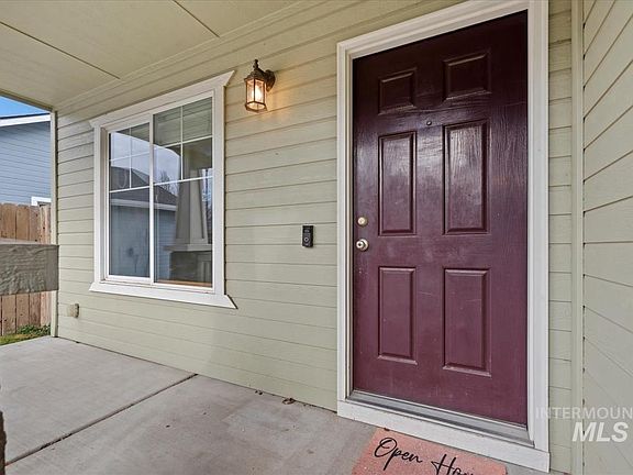 4th image of 334 E Santiago Dr
