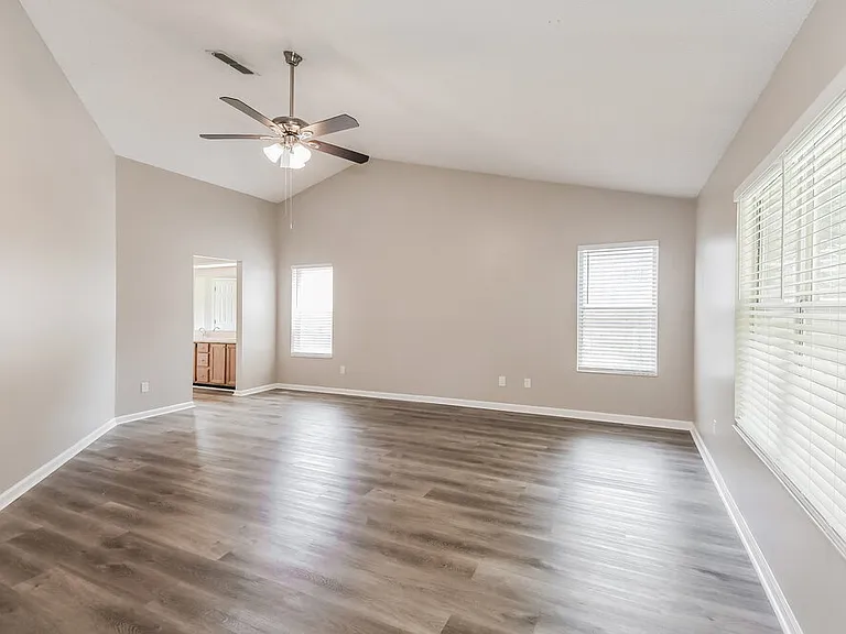465 Oldfield Dr — Photo 10