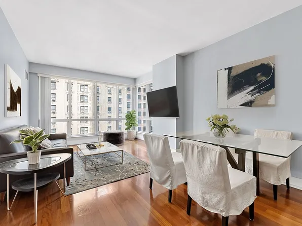350 W 42nd St APT 12D, New York, NY 10036