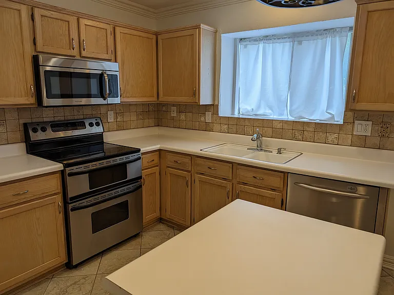 5232 Goodman Dr — Photo 10