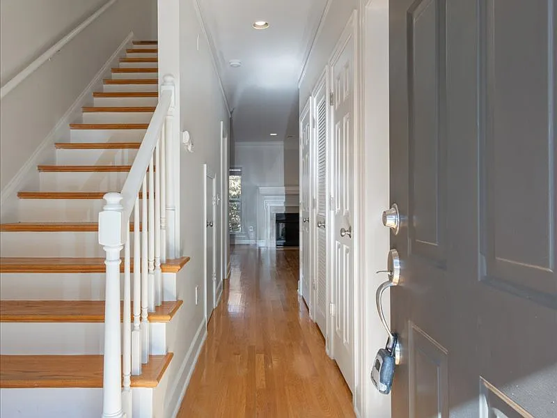 2 bed, 2.5 bath, 1375 sqft, $2,395 — Photo 2