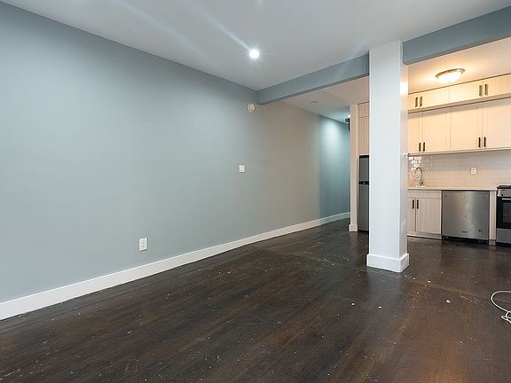 2nd image of 568 W 192nd St APT 32