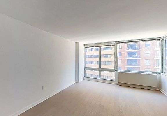 3rd image of 240 E 86th St APT 14b