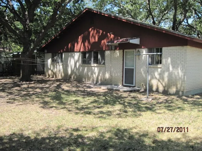 409 Oak St — Photo 11