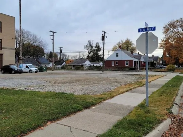 7356 E Ten Mile Rd, Center Line, MI 48015