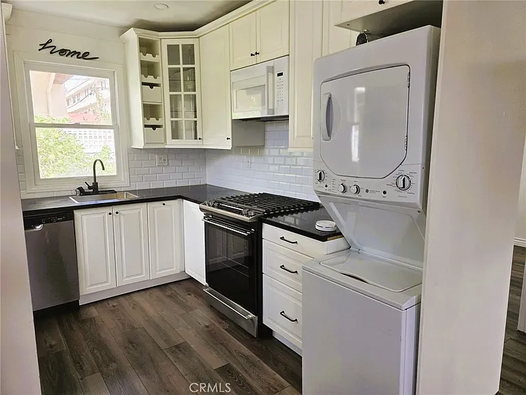 501 Avenue B #C — Photo 4