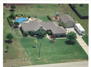 1403 Lariat Cir, Oak Leaf, TX 75154
