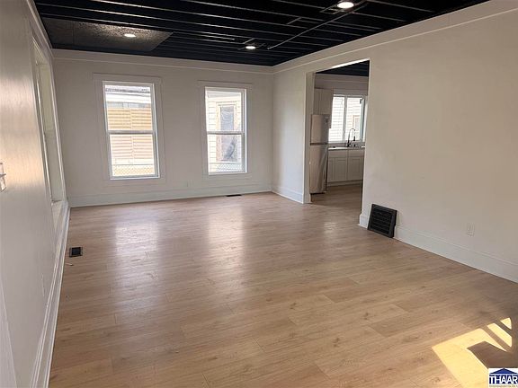 3rd image of 2118 Locust St