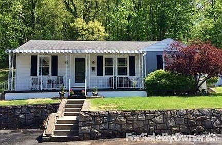1st image of 1118 Village Dr