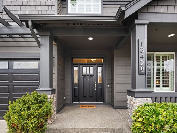 4th image of 13428 189th Avenue E