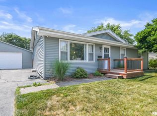 13 Fernwood Blvd, Jacksonville, IL 62650