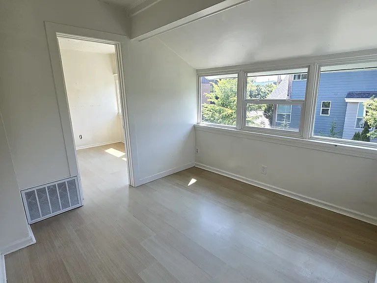 5705 N Albina Ave #3 — Photo 6