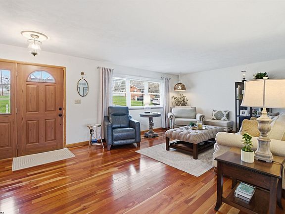 3rd image of 118 Ridgeway Dr