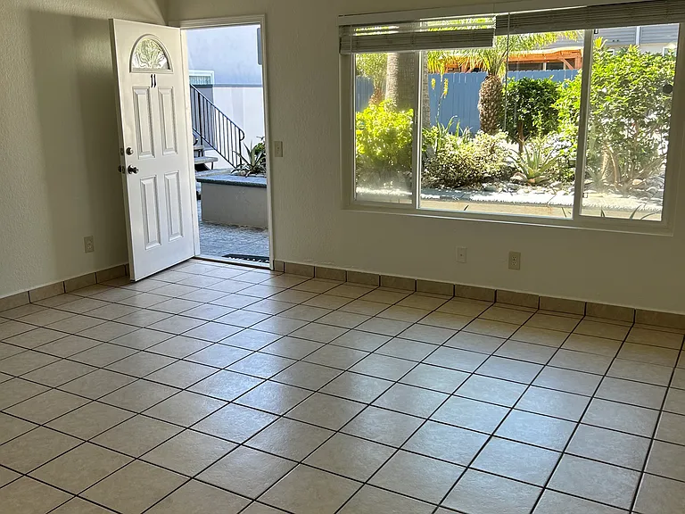 370 Walnut Ave #SEE MANAGEMENT — Photo 2