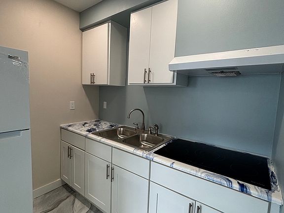 3rd image of 530 Emerson Ave #204