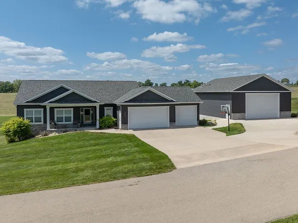 10701 225th Ave, Anamosa, IA 52205