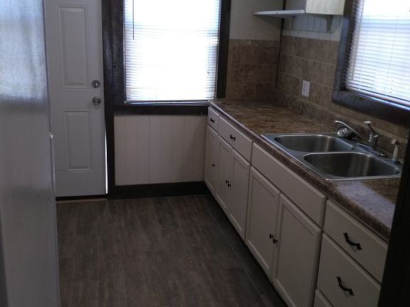 3rd image of 759 E 8th St