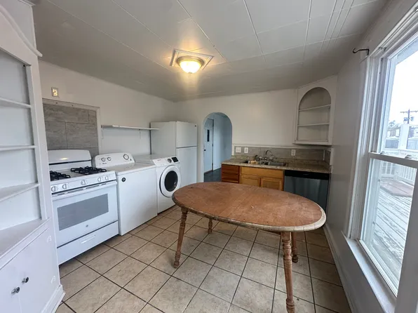 525 Pennsylvania Ave APT 5, Holton, KS 66436