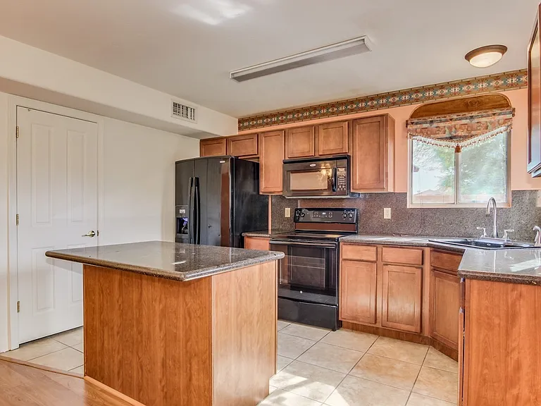 6790 S Avenida Del Abrazo — Photo 9