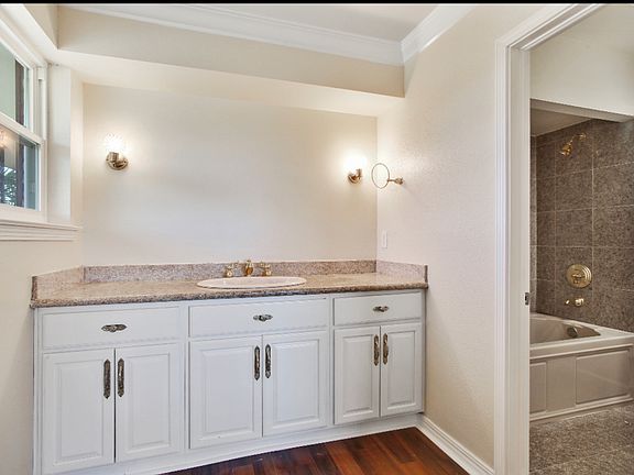 2nd image of 7210 Cove Dr