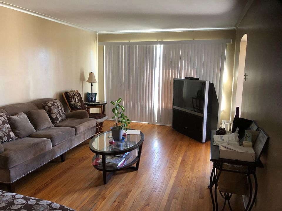 2nd image of 3936 W 84th St