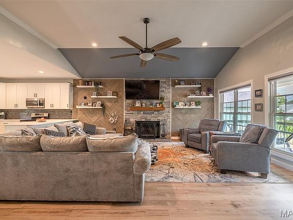 2nd image of 10465 Village Ln