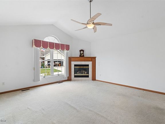 4th image of 220 Greenbriar Ln