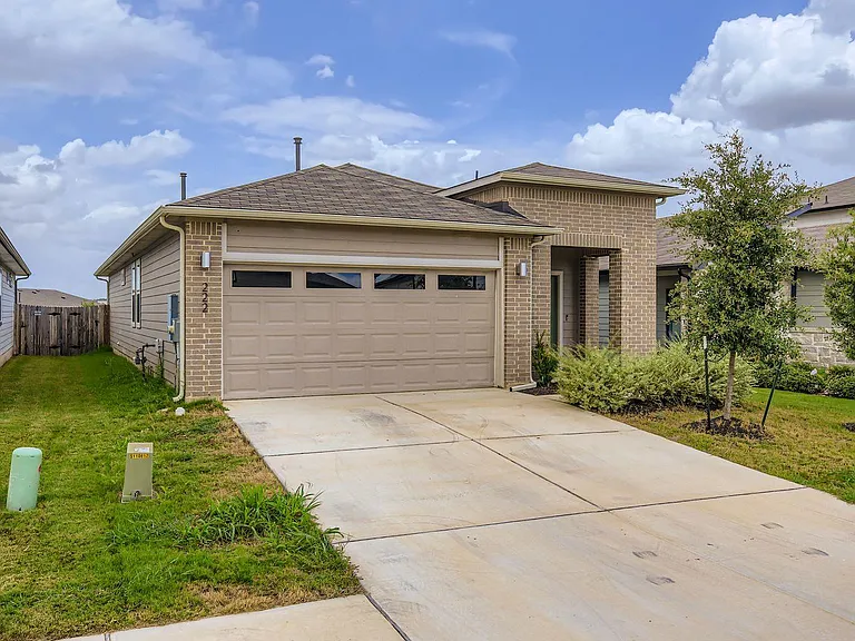 222 New Hampton Way — Photo 2