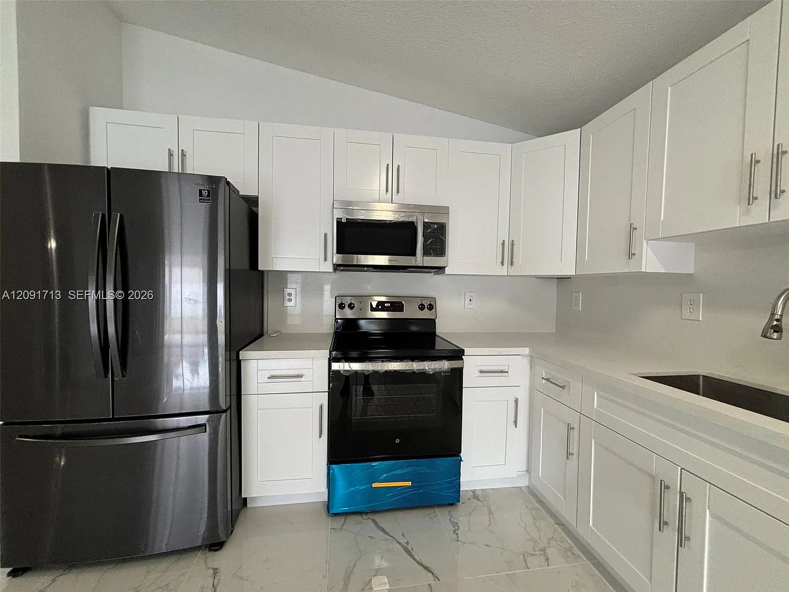 4 bed, 1909 sqft, $3,750 — Photo 4