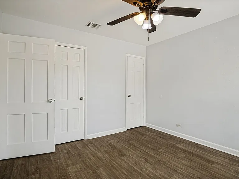 2514 Waverly Ave — Photo 16