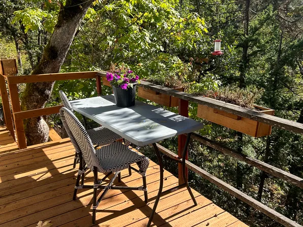2301 Tucker Rd, Hood River, OR 97031