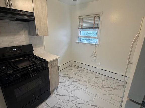 5th image of 210 Hylan Blvd