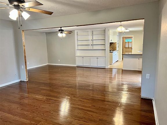 3rd image of 414 Oak Vista Dr