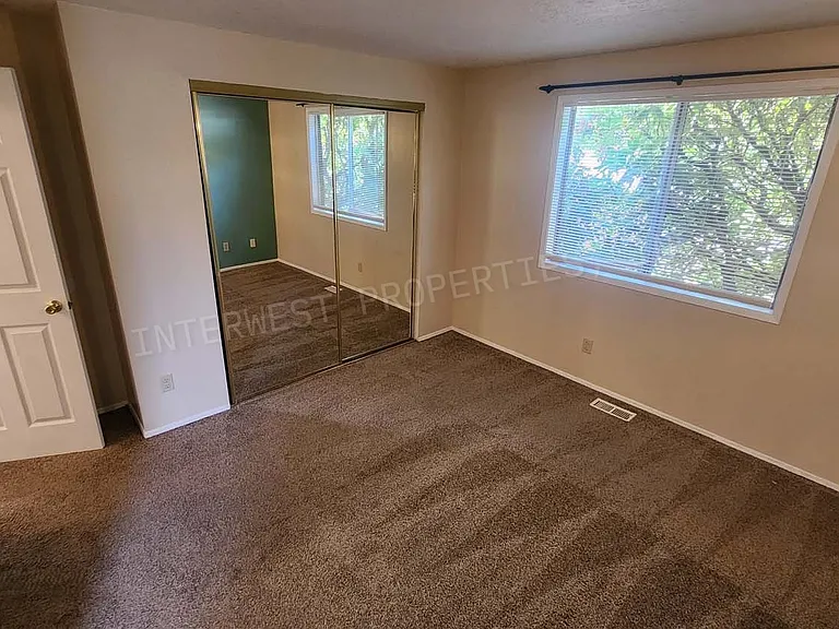 265 SW Salix Ter — Photo 23