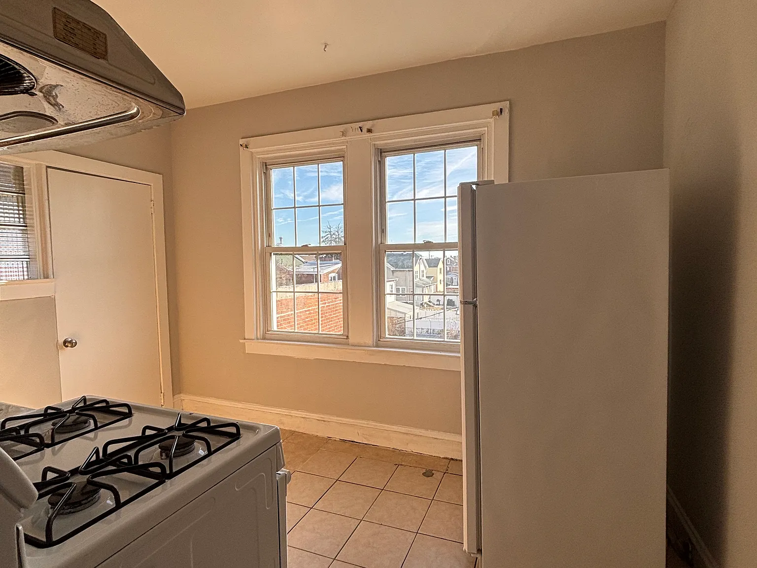 2 bed, 900 sqft, $1,350 — Photo 3
