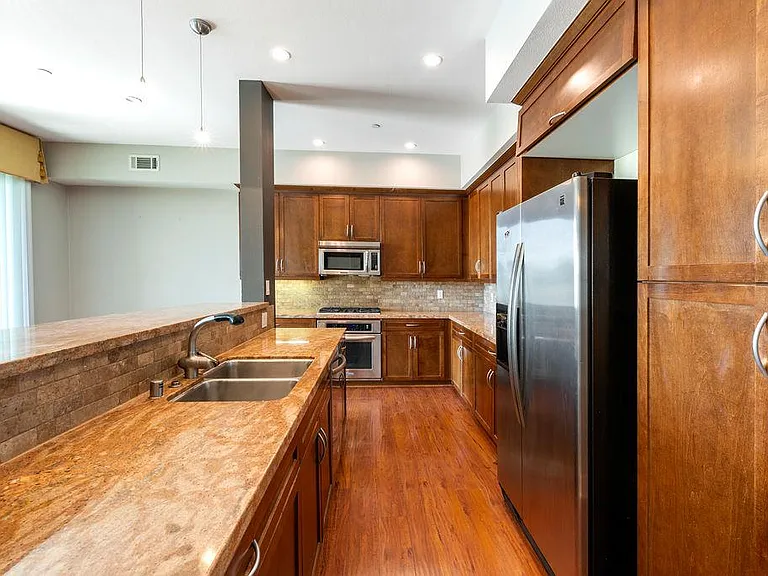 575 Elm Ave #18 — Photo 3