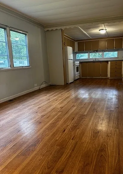 1811 Crestview Dr — Photo 4